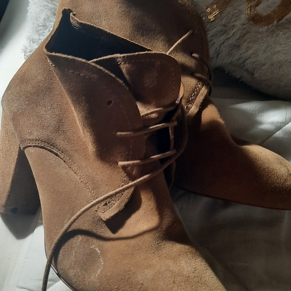 Boots - Picture 5 of 5